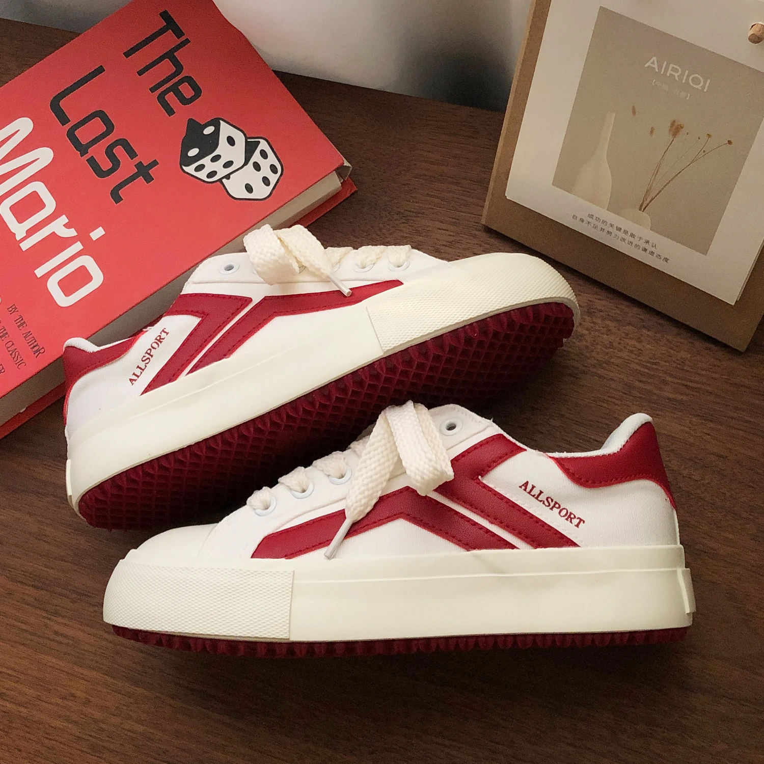 

Кроссовки женские универсальные с круглым носком, на платформе