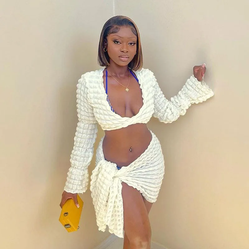 

Женский комплект из двух предметов: укороченный Топ с длинным Расклешенным рукавом и глубоким V-образным вырезом и мини-юбка со шнуровкой