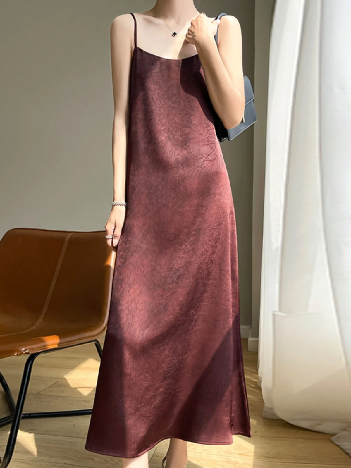 Новое китайское жаккардовое платье на бретельках с открытым вырезом женское