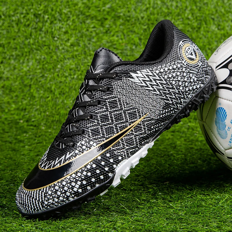 Professional Turf Soccer Shoes Men Kids Non-Slip Training Football Boots Men Soccer Cleats Futsal Football Shoes Boys Sneakers