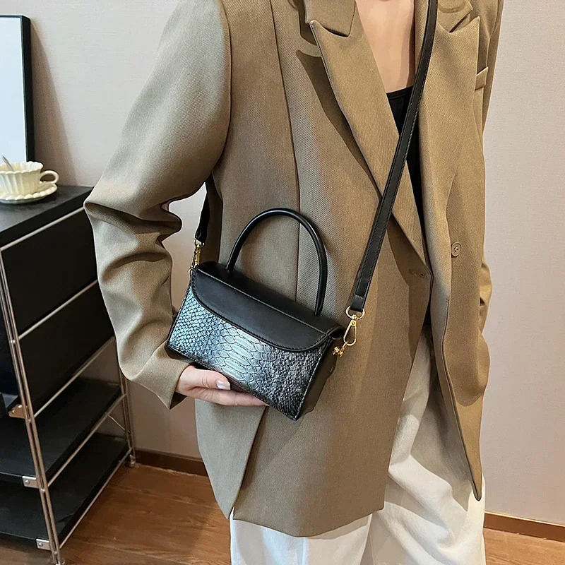 Женская сумка через плечо из ПУ кожи с текстурой под крокодила