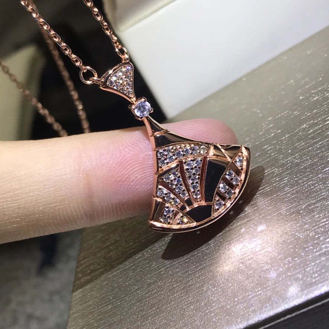 

Новое модное ожерелье BVL с подвеской в виде юбки. Полный Алмазный цвет. Очаровательный и красивый