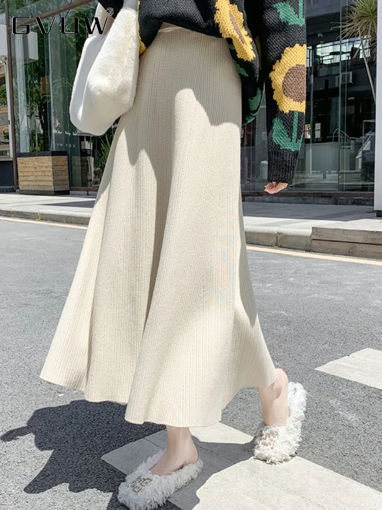 

GVUW Black A-line Knitted Skirt For Women Autumn 2023 New Solid Color High Waist Woolen Swing Long Skirt Female Elegant 17G2494