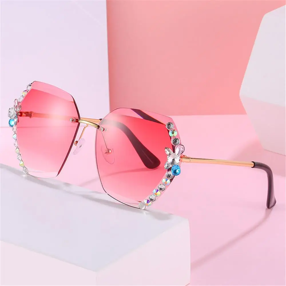 

New Fashion UV400 Cutting Lens Retro Rhinestone Sunglasses Rimless Gradient Women Sun Glasses