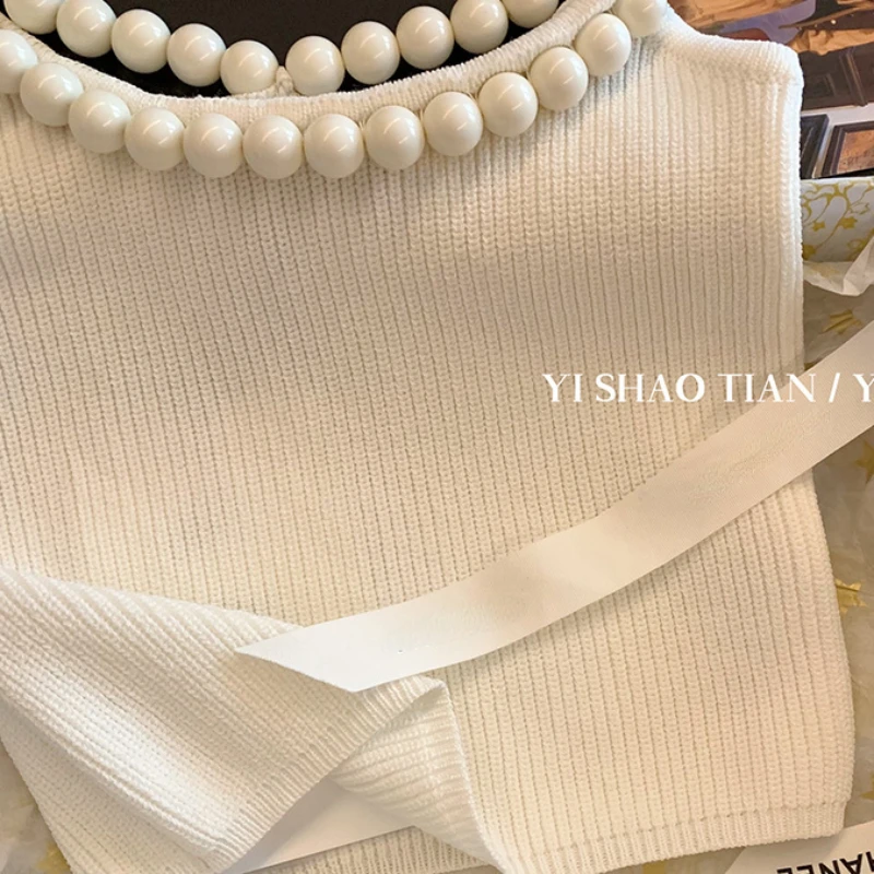 Топ женский трикотажный с жемчужинами на бретелях