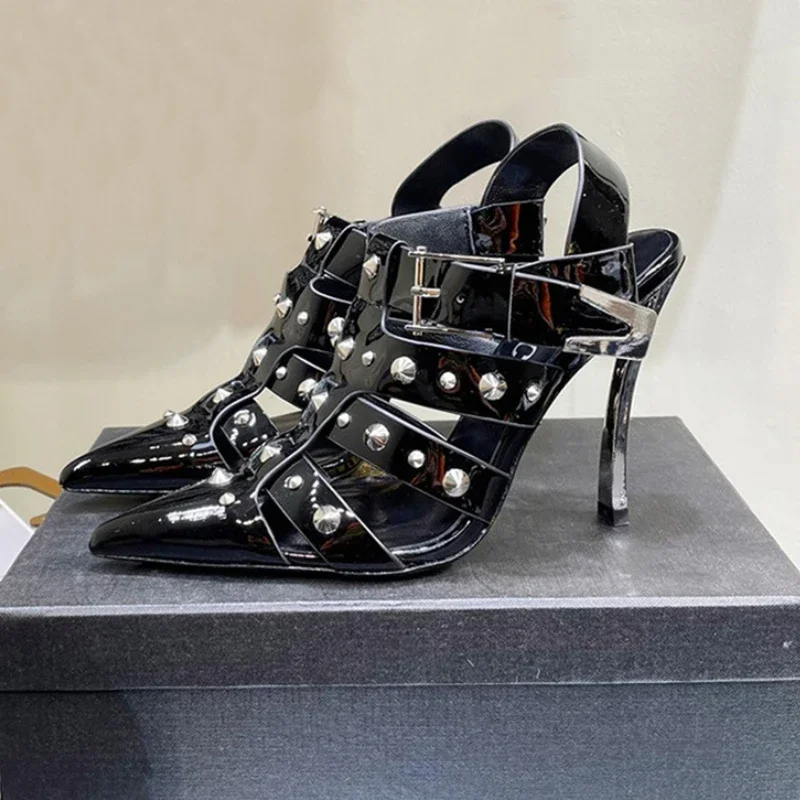 Сандалии в римском стиле с заклепками и острыми вырезами туфли на высоком