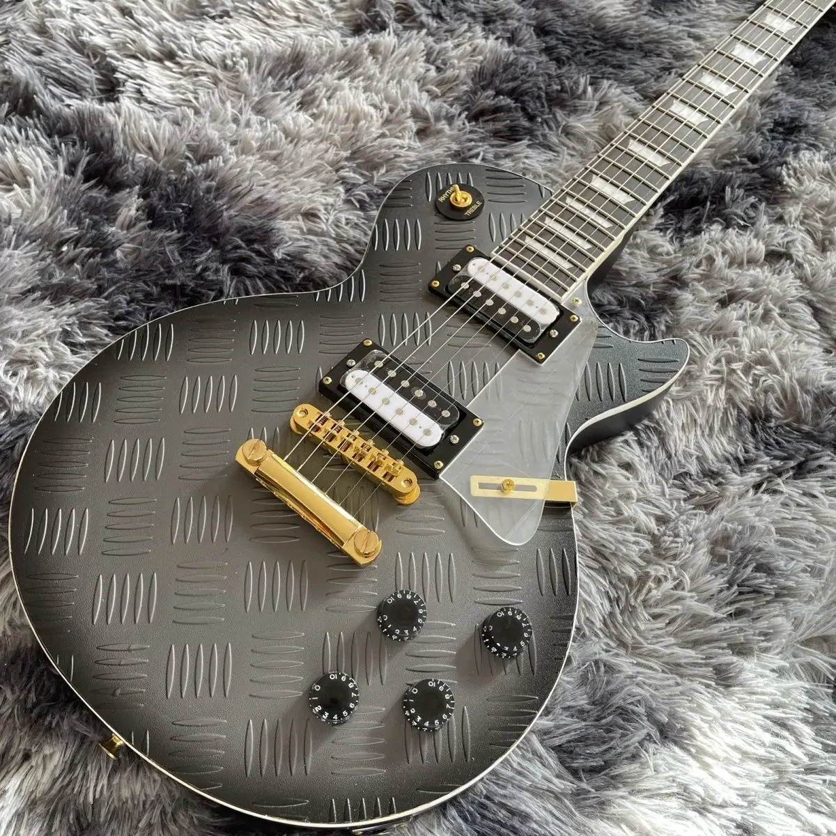 

Factory Direct Sale of New Black Matte Electric Guitar Rosewood Fingerboard