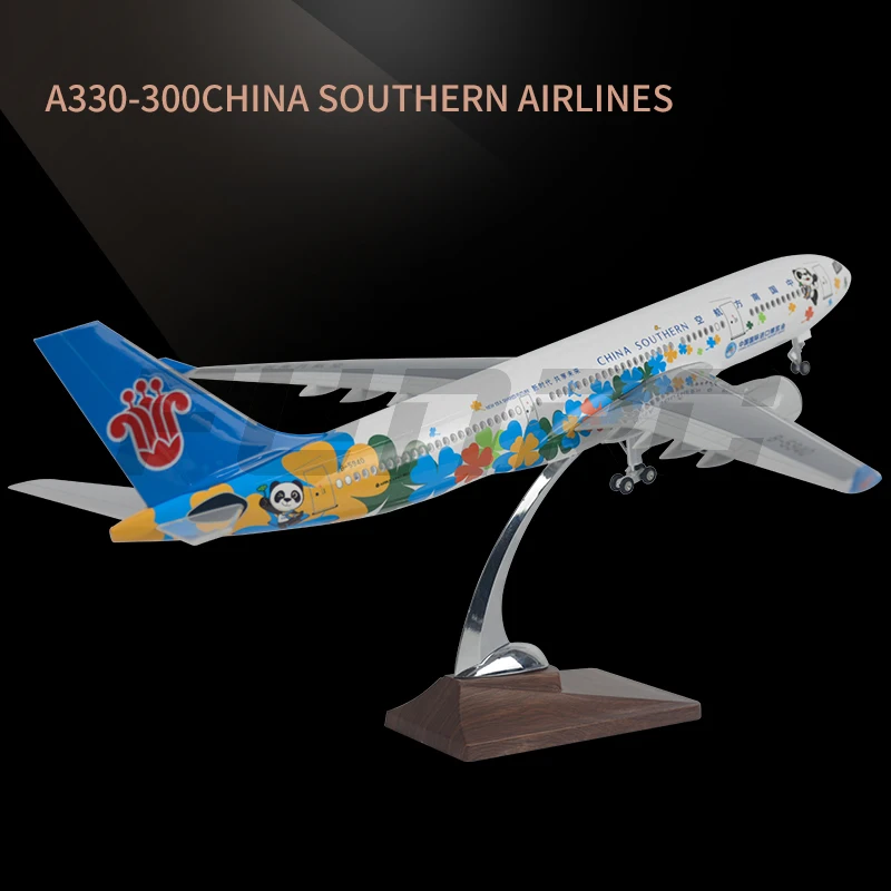 

Самолёт авиационный из смолы 1/130, 47 см, Модель China Southern Airlines Import Expo A330-300 светодиодный ным освещением салона, для коллекции подарков