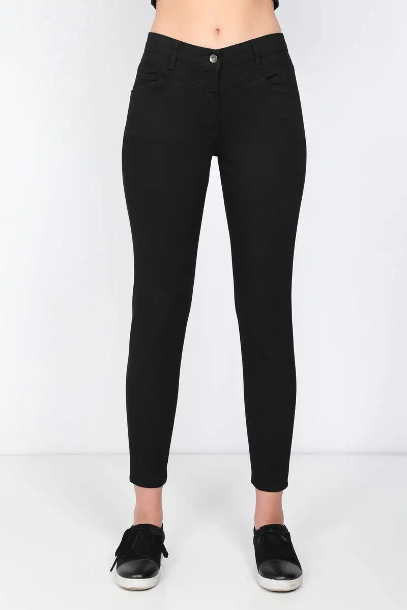 

Women's Black Belt Detail Jean Pants