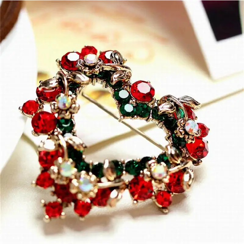 

Love Shape Christmas Brooches for Women Sparkling Vintage Gold Christmas Wreath Brooch Cute Christmas Gift Acessories for Women