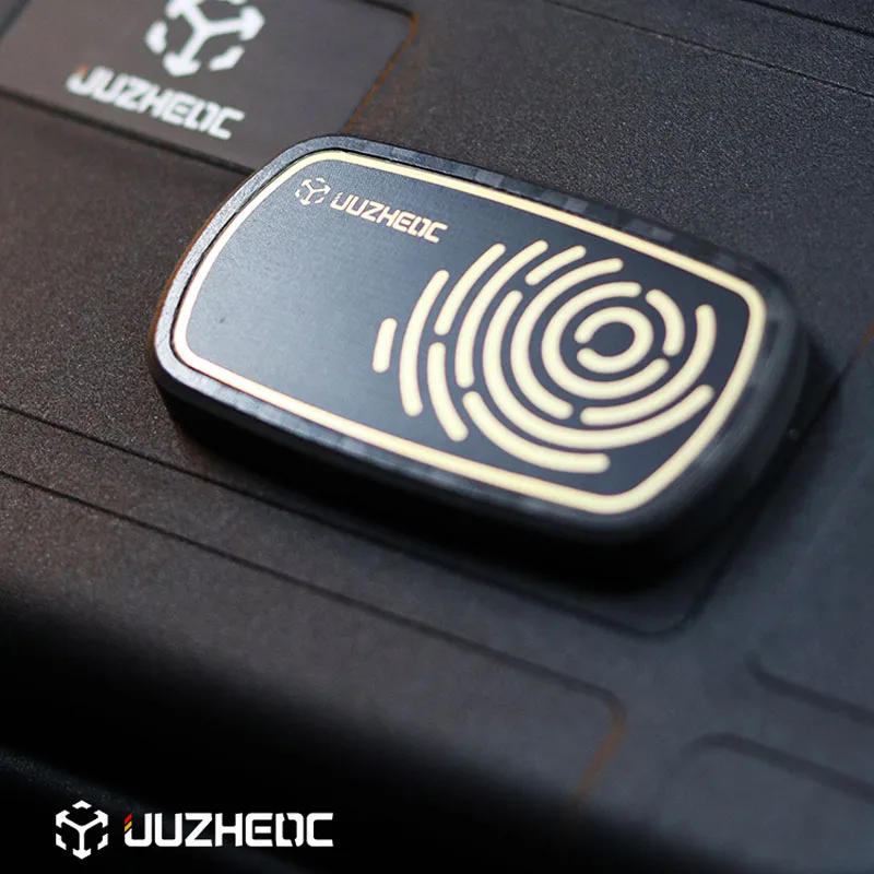 JUZHEDC Carbon Fiber Push Card Unlimited Pop Coin Decompression Toy Fidget Spinner Black Technology Boyfriend Gift enlarge