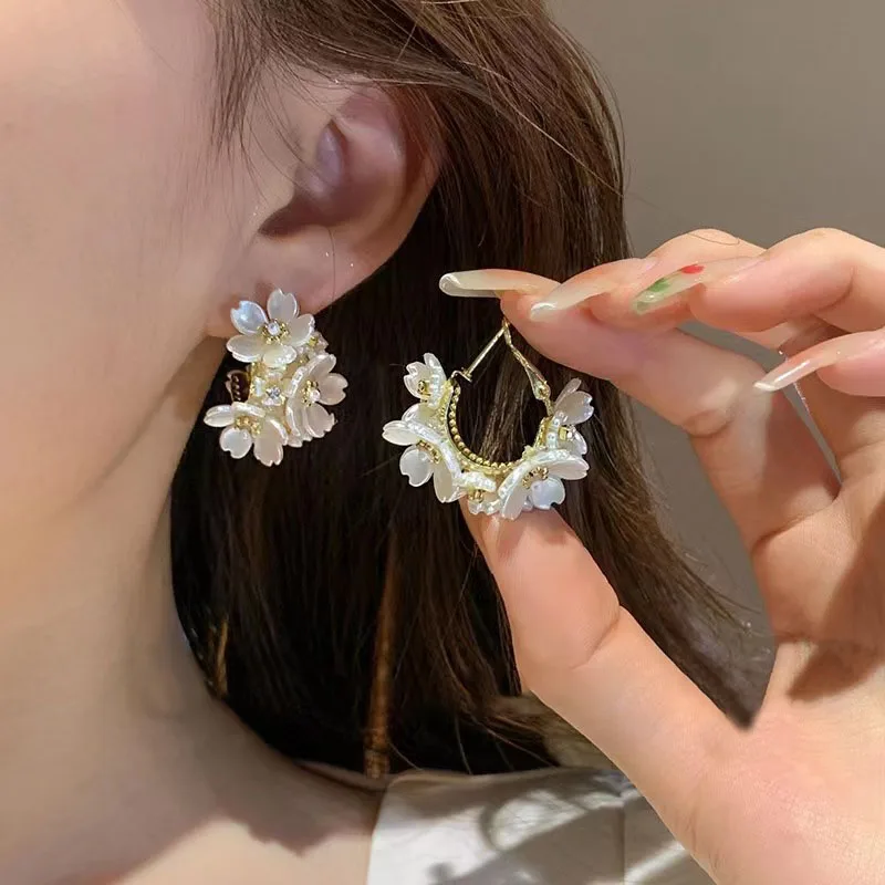 

2023 Korea Light Luxury Flower Splicing Pearl Earrings For Women Temperamen Exquisite Earring Trendy Female Jewelry Party Gift