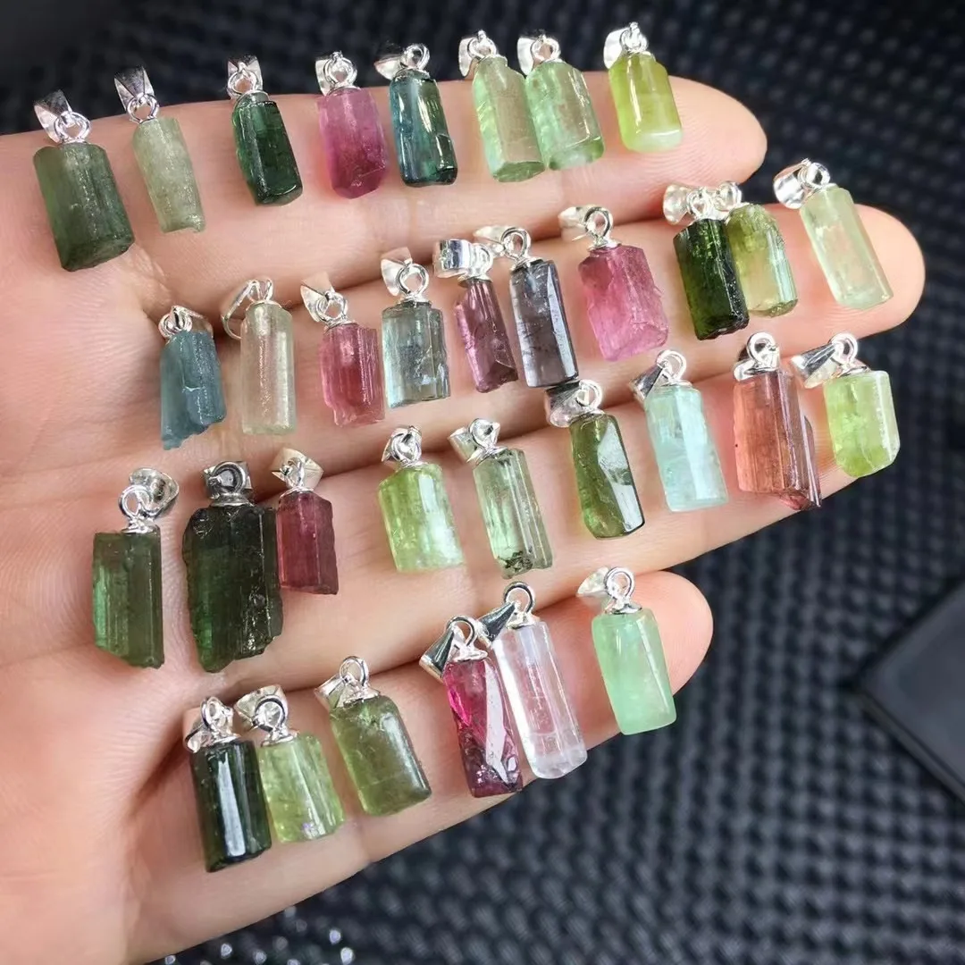 Цельный кулон из серебра 925 пробы с натуральным радужным турмалином