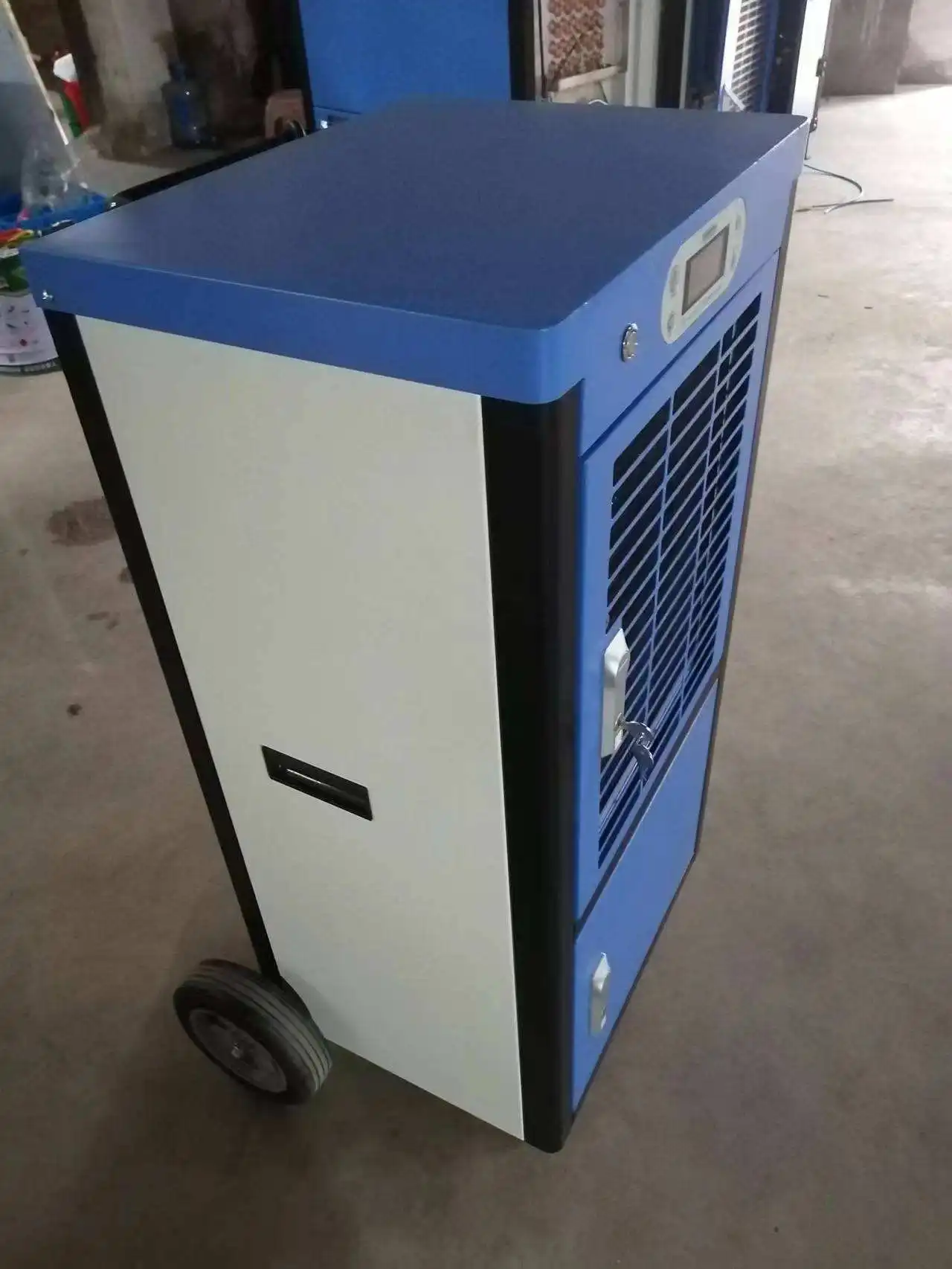 Отдельностоящий атмосферный генератор воды 80L/D