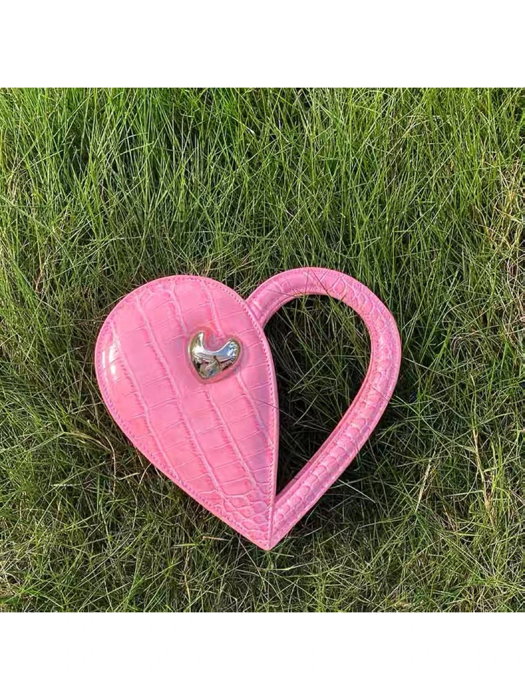 

New Hollowed-out Love Handbag