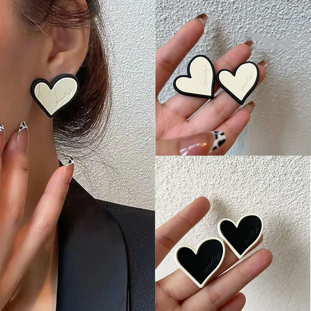 

Korean Cream Black White Color Drop Earrings For Women Love Heart Geometric Round Earrings Fashion Winter Jewelry