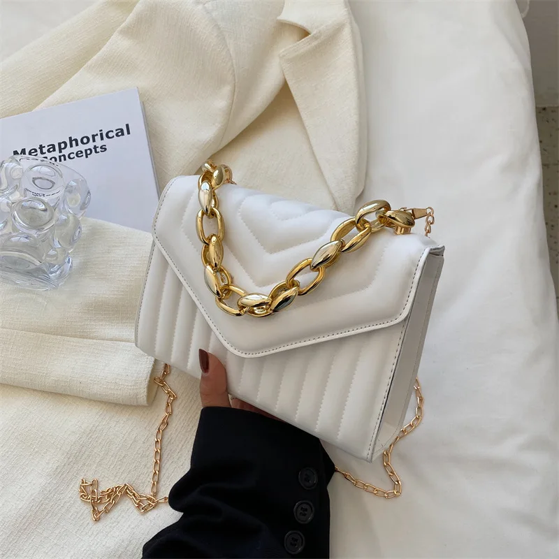 

Small Square Bag 2022 Summer New Korean Fashion Retro Indentation Rhombus Chain Hand Bill Of Lading Shoulder Messenger Bag