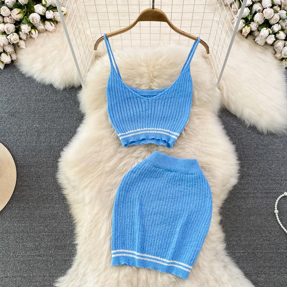 

Модный костюм Корейская версия Трикотажный жилет на бретелях с V-образным вырезом + облегающая юбка до середины бедра с высокой талией комплект из двух предметов