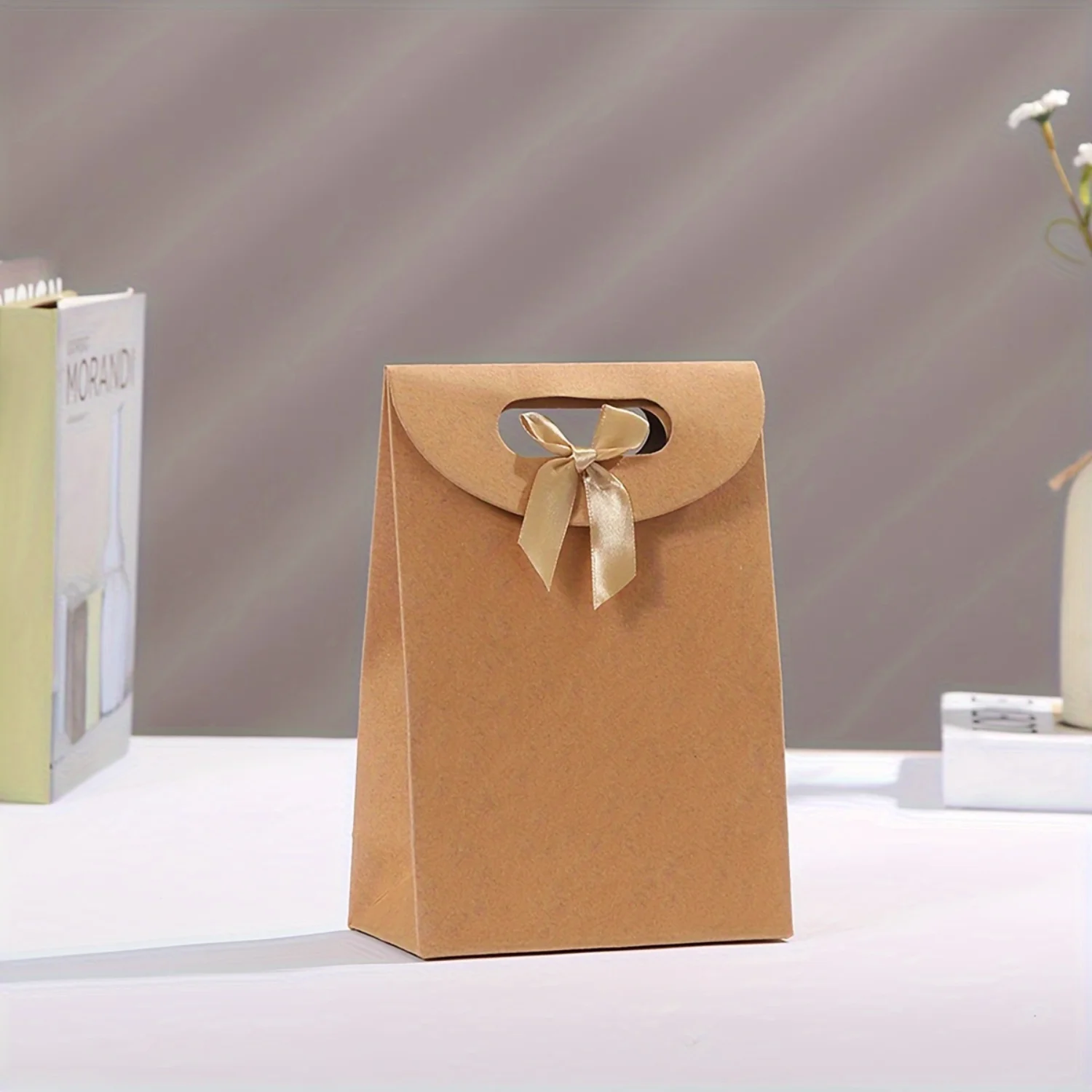 Элегантные коричневые подарочные пакеты из крафт-бумаги с бантиком идеально