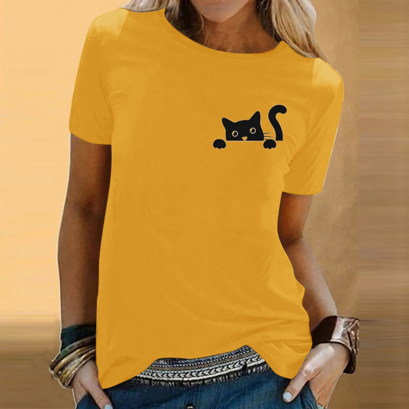 

Женская футболка с коротким рукавом и принтом кошки