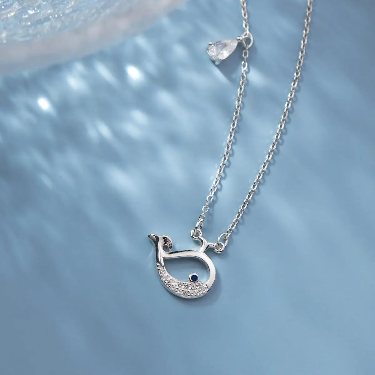 

TOYOOSKY S925 Sterling Silver Diamond Whale Necklace With Ins Style Design Sense Small And Fresh Temperament Neckwear For Women