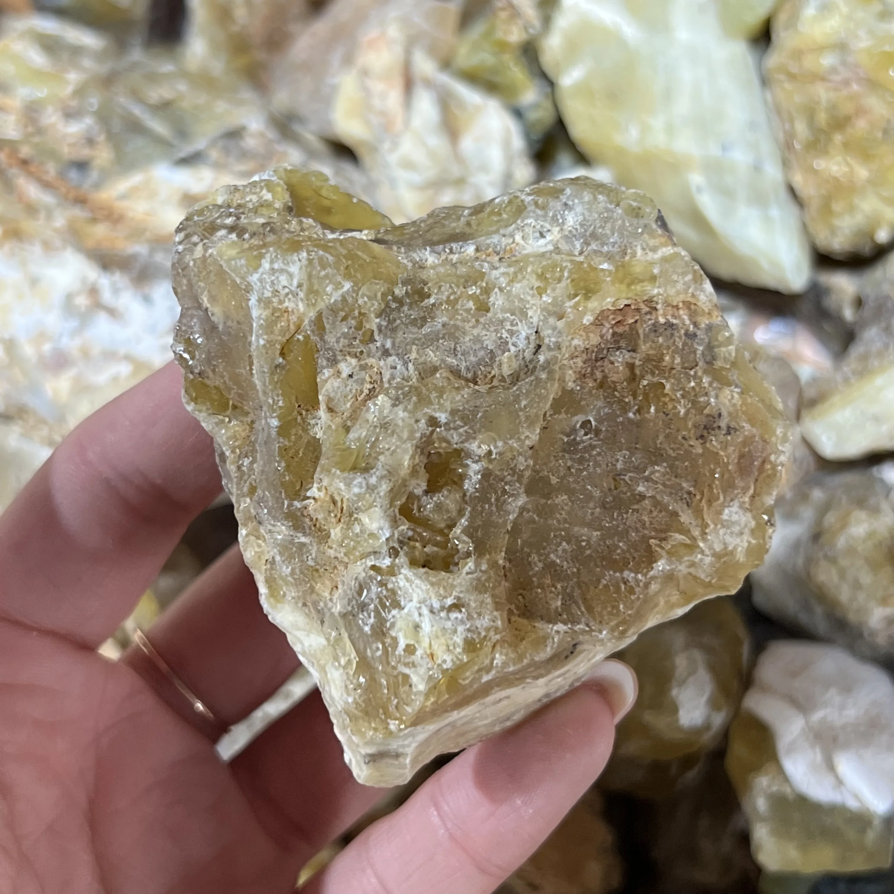 

High Quality Natural Yellow Opal Crystal Stone Mineral Specimens Quartz Healing Home Garden Fish Tank Decor