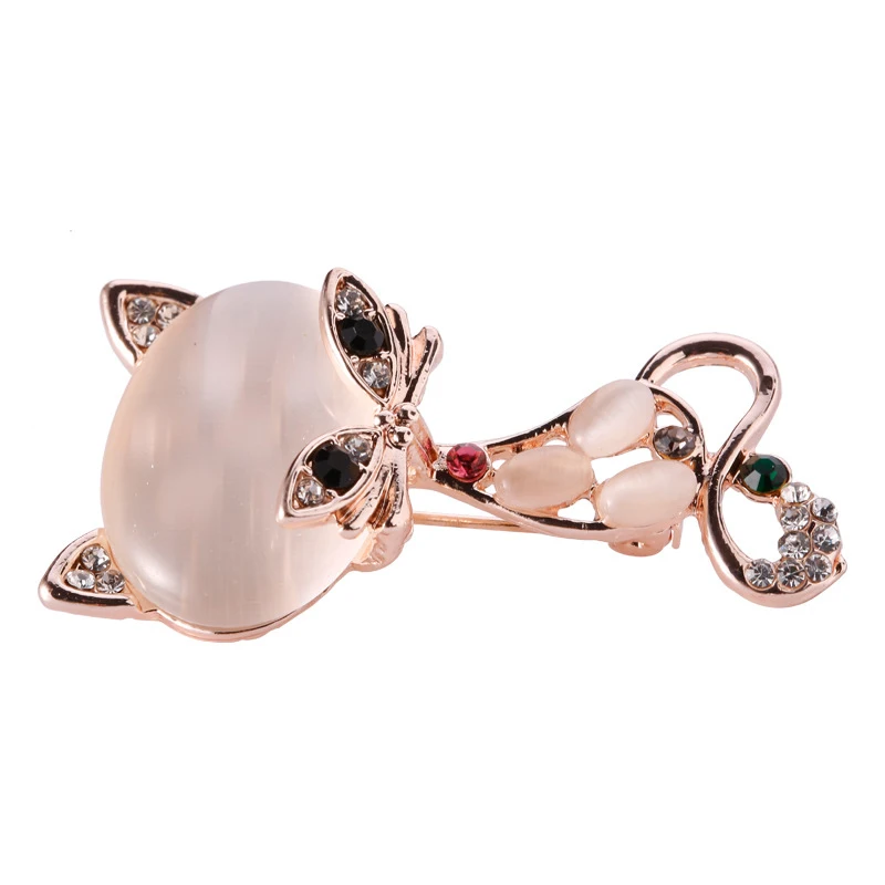 Брошь в виде кошки