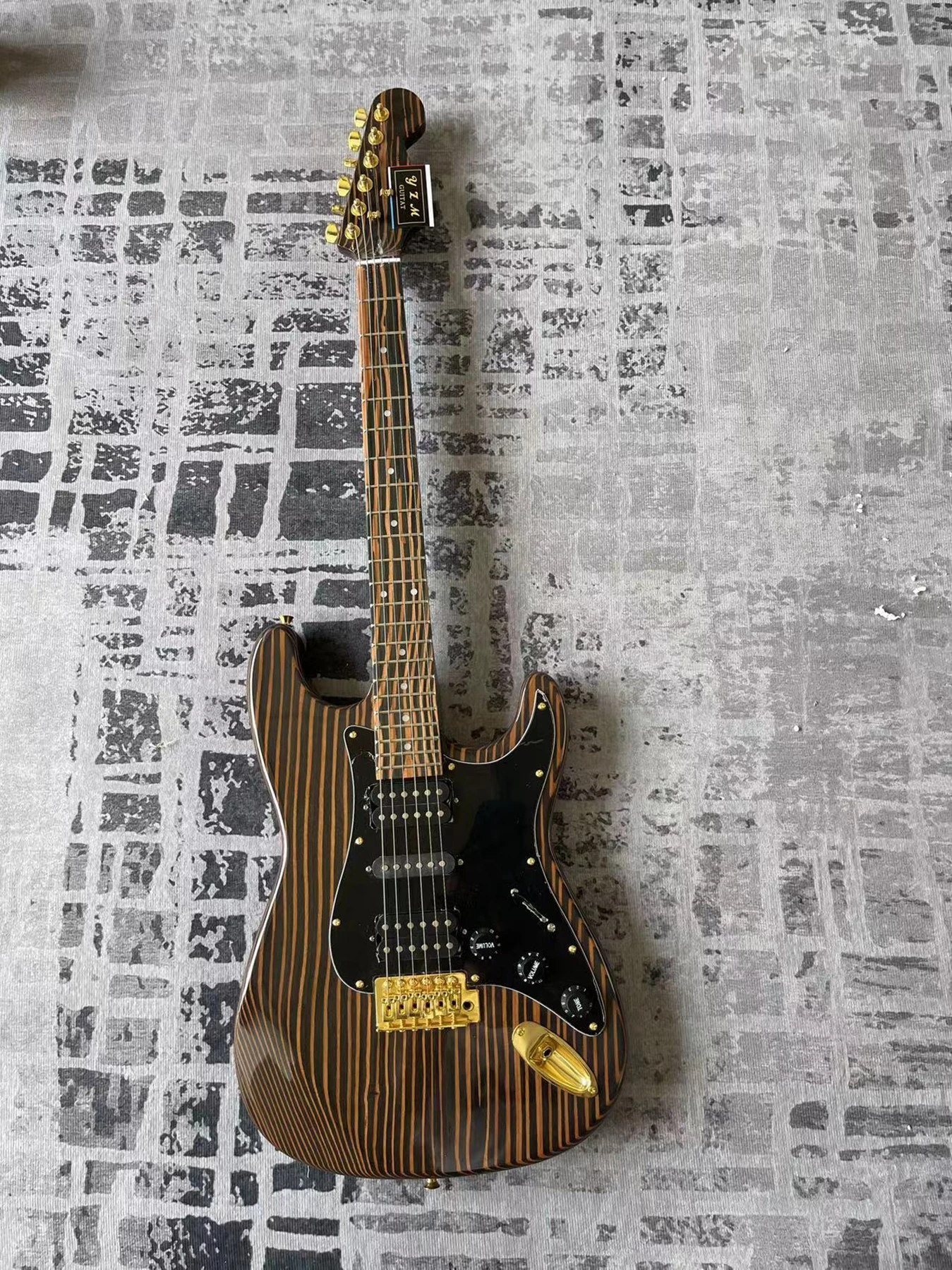 

Зебра дерево, высококачественный пикап, физическая фотография, черная Защитная панель, быстрая доставка в дом