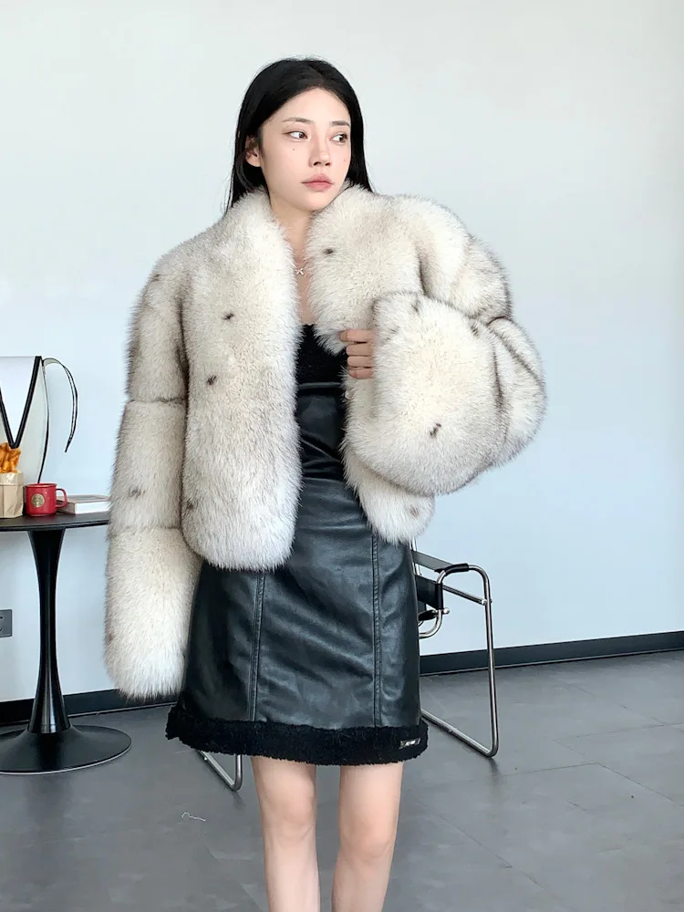 Рисунок 3 - Женское короткое пальто из натурального Лисьего меха