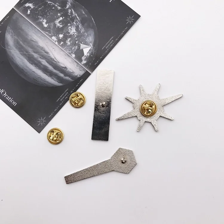 

KPOP Bangtan Boys EXO metal brooch with the same badge badges listing concert five tour around cosplay fan collection
