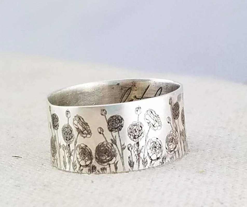 

Simple Personalized Inspiration Carved Flower Ring for Women Men Bohemian Handmade Metal Ranunculus Ring for Female Jewelry