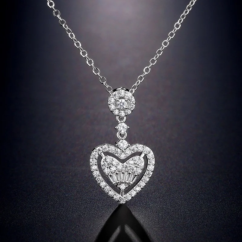 

2022 New Sweet Romantic Heart Zircon Necklaces for Women Exquisite Personality Bridal Necklace Wedding Jewelry Couples Gifts