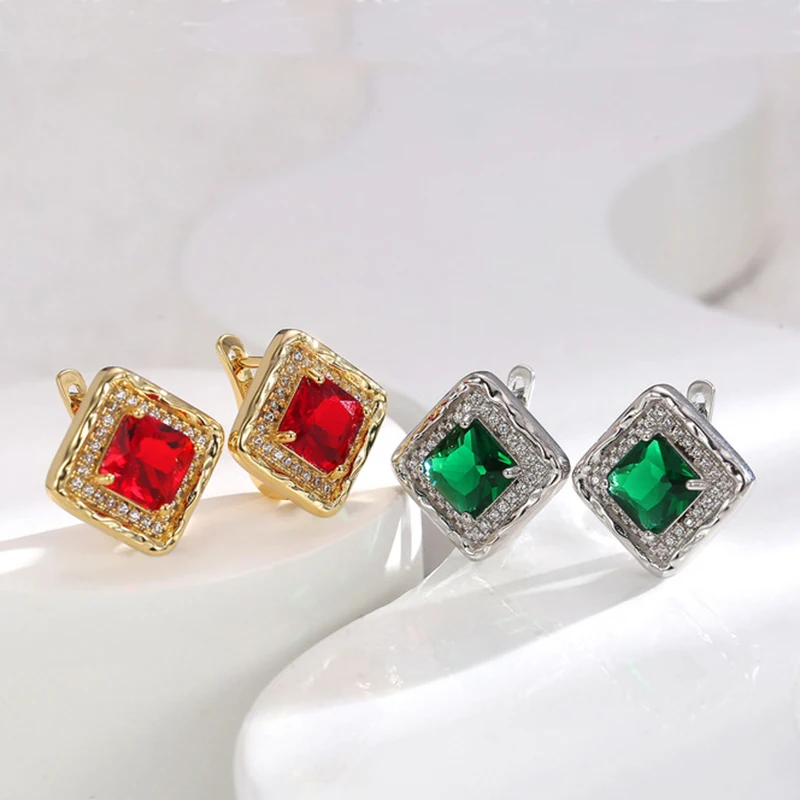 

Женские серьги-клипсы с инкрустацией из фианита