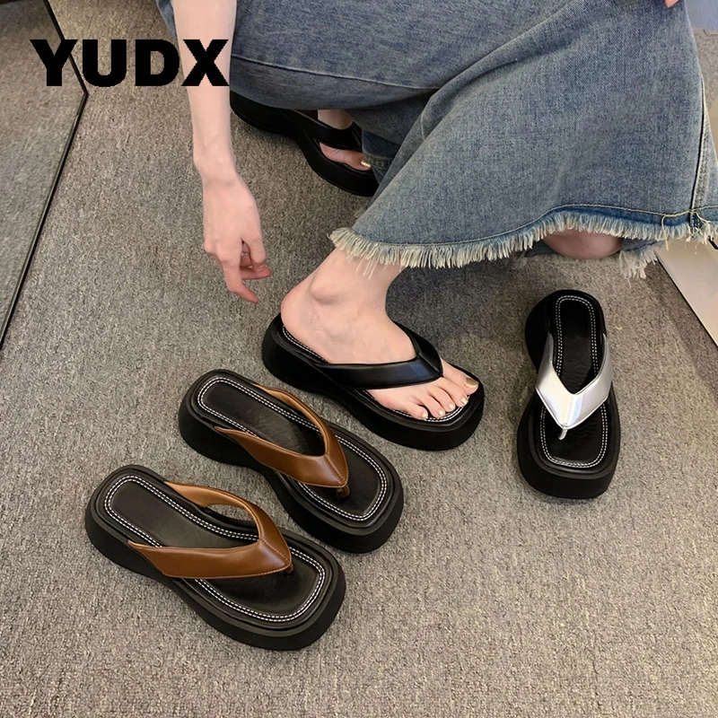 

Шлепанцы женские на танкетке, повседневные сандалии на толстой подошве, с клипсой, пляжная обувь, лето 2023