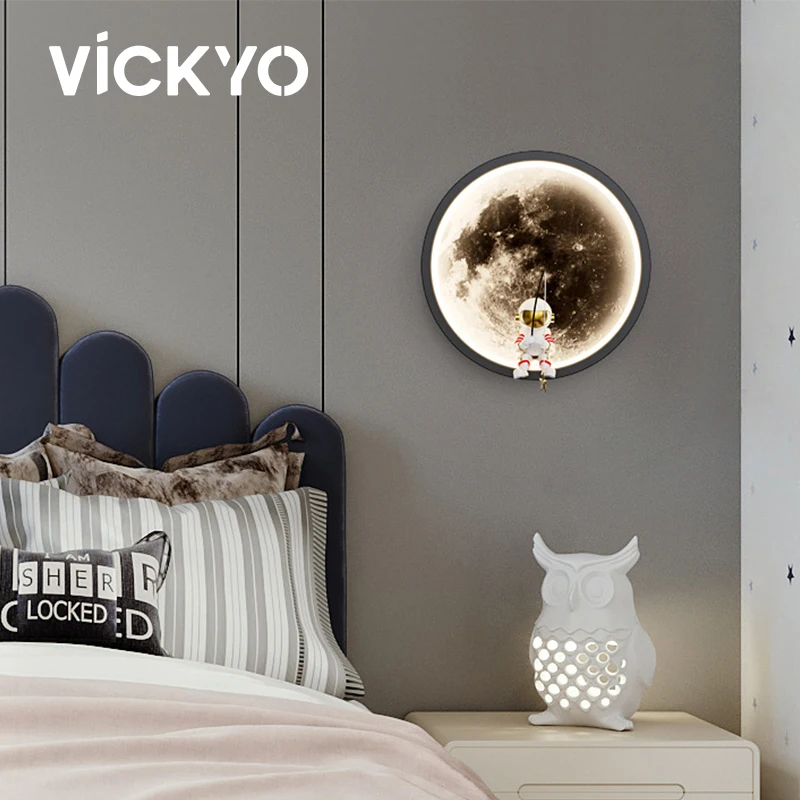 

Светодиодный настенный светильник VICKYO, современный креативный светильник в виде астронавта и Луны для детской комнаты, спальни, прикроватный светильник, декоративное освещение для гостиной