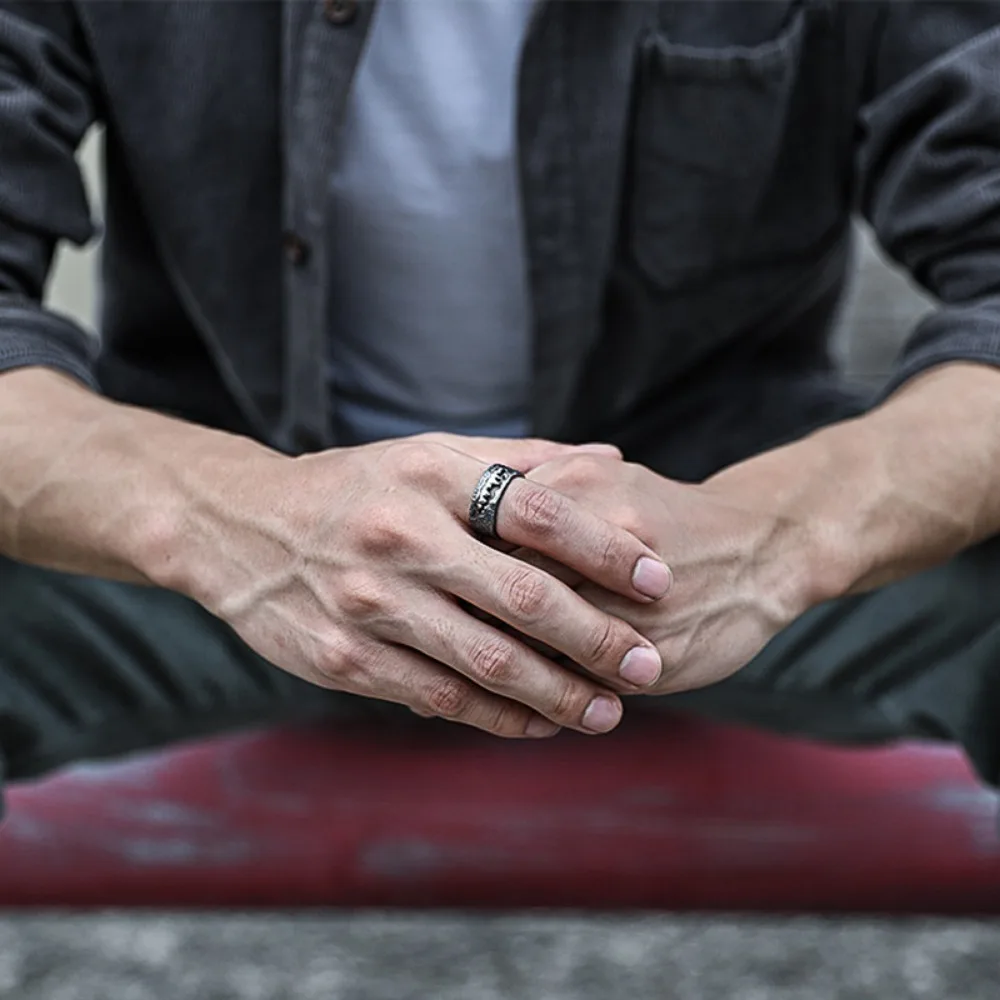 Мужское металлическое кольцо в стиле ретро с зубами виде зверя