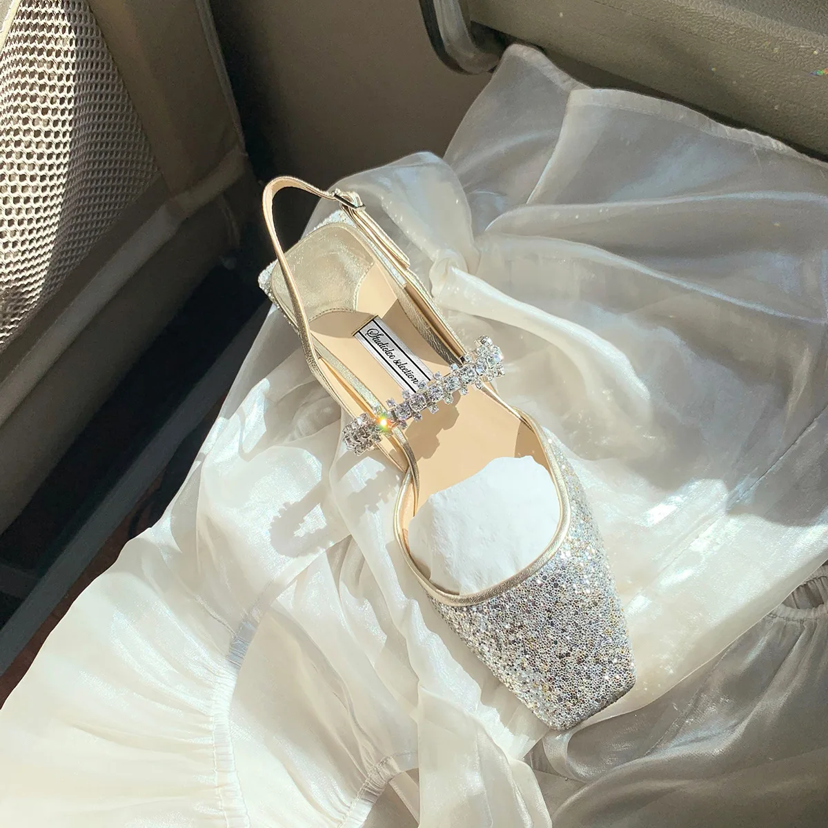 2022 Low Heel Square Toe Fashion Crystal Shoes Women Leather Pumps One-word Drill Belt Thick Heel Mary Jane Sandals Women Pumps