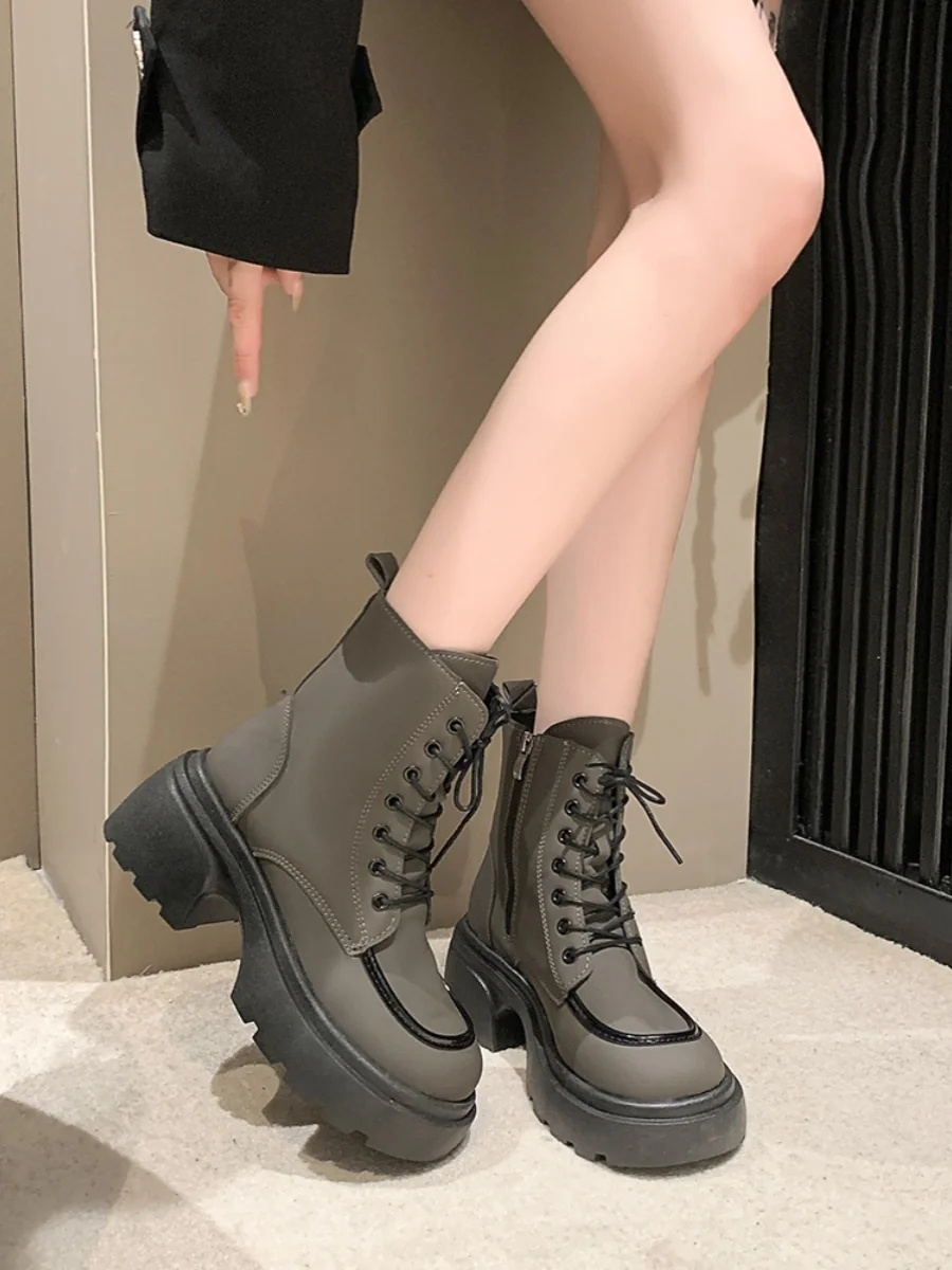 

Ботинки женские на плоской подошве, с круглым носком, до середины икры