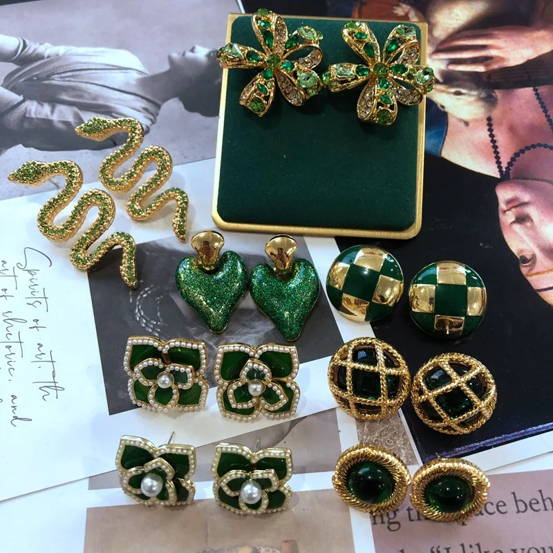 

Real gold plating of green enamel glaze medieval French eardrop court wind restoring ancient ways gems