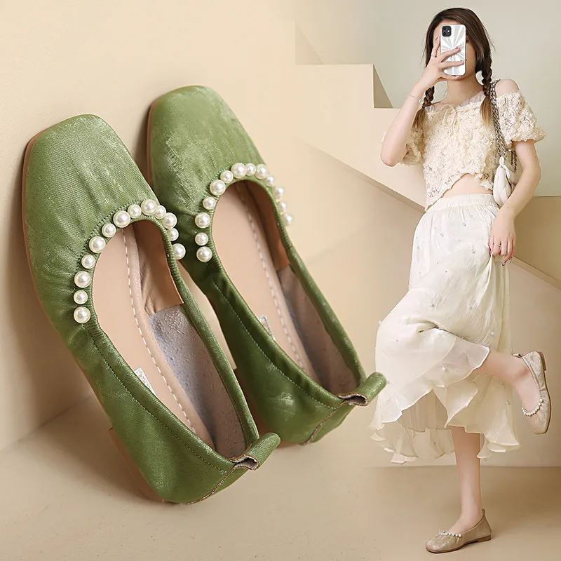 Мокасины женская обувь с жемчужным декором без шнуровки неглубоким носком 2024