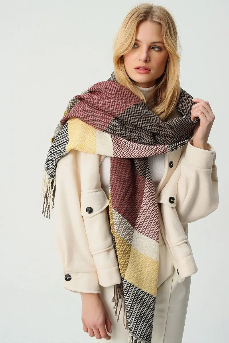 

Women Raw White Wool Blended Pattern Shawl ALC-A2066