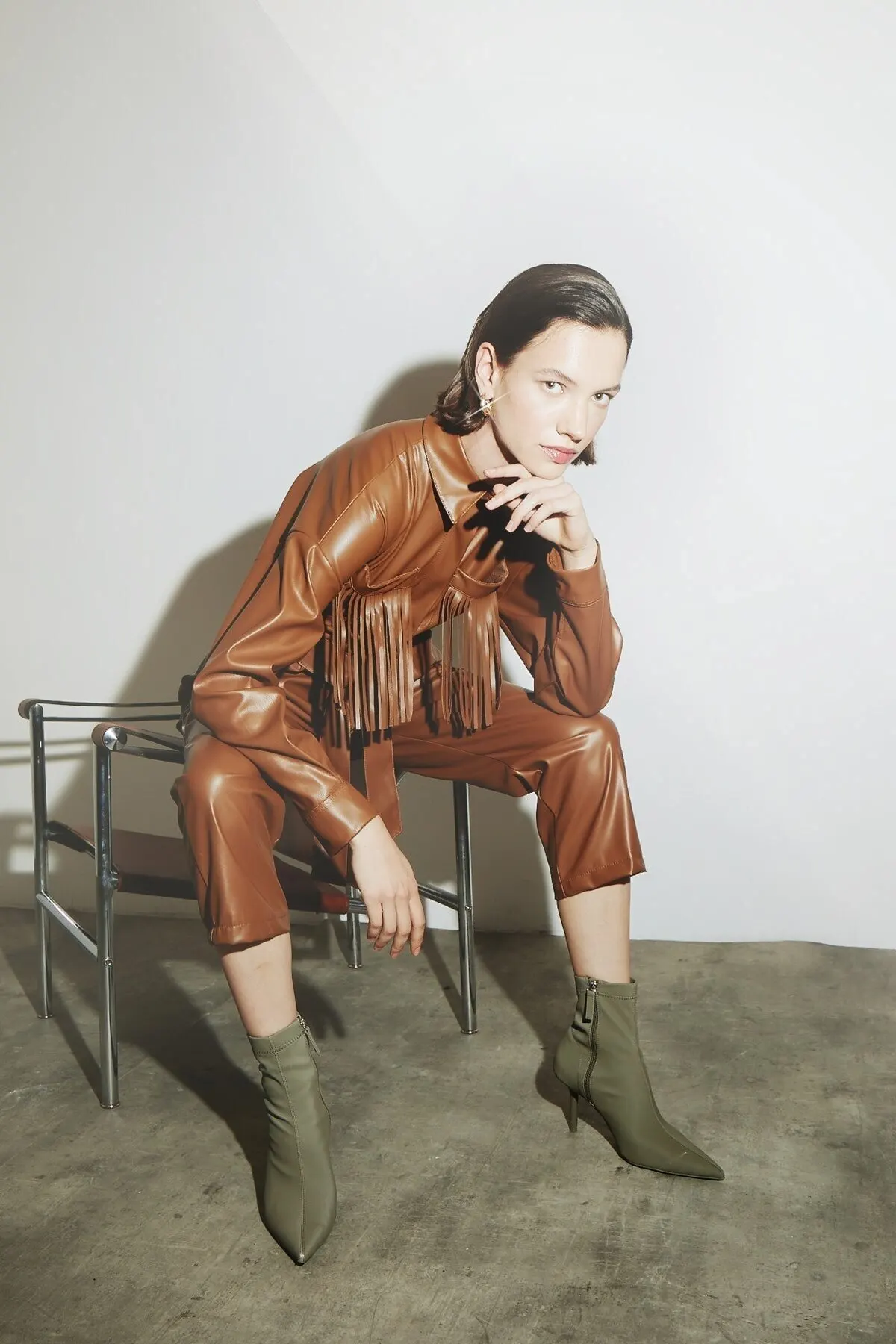 

Женский комбинезон с карманами, кожаный комбинезон с кисточками, коричневый популярный стильный качественный тканевый мешковатый брючный ...