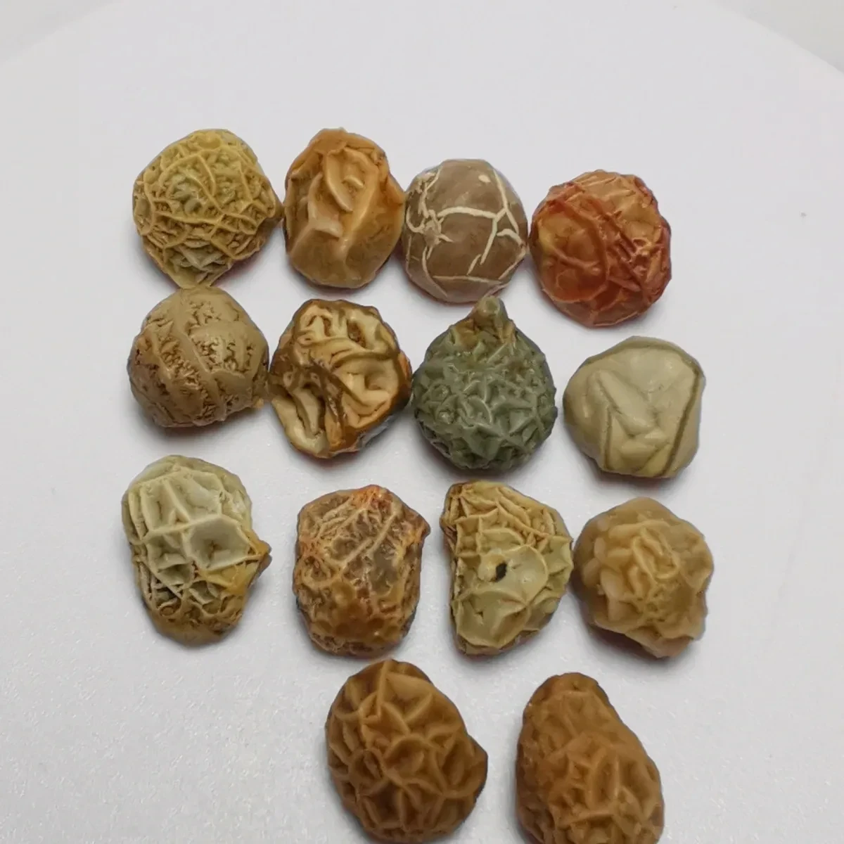 

The Size Of The Pure Natural Mongolian Tendon Stone Hand Beaded Material Is 1.5-1.7Cm
