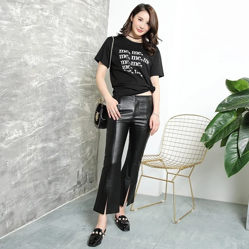 

Female breeches in legitimate leather, lambskin with fair cut