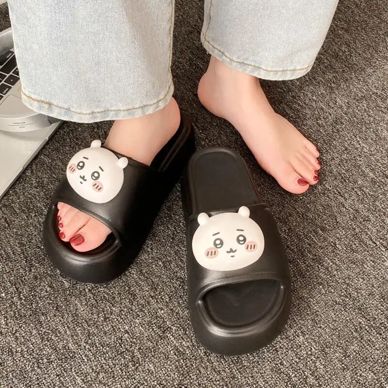 Фото Женские летние шлепанцы Chiikawa New Style Eva с толстой подошвой, для улицы, пляжа, комфортные, универсальные сандалии для отдыха №1