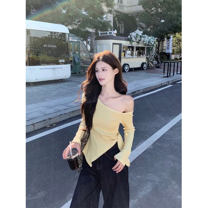 Женский трикотаж с нерегулярными наклонными плечами и длинными рукавами ранняя