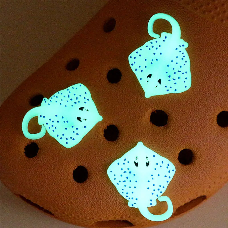 Original 3pcs/lot Luminous Fish PVC Shoe Charms Decorations Funny Glowing Manta Ray Designer Croc Jibz Buckle Kids Gifts U501 images - 6