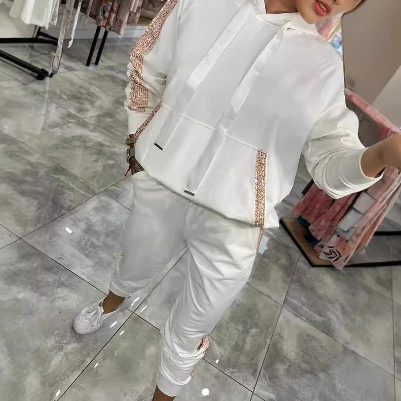 Модный костюм из двух предметов с блестками в стиле пэчворк осень-зима длинным