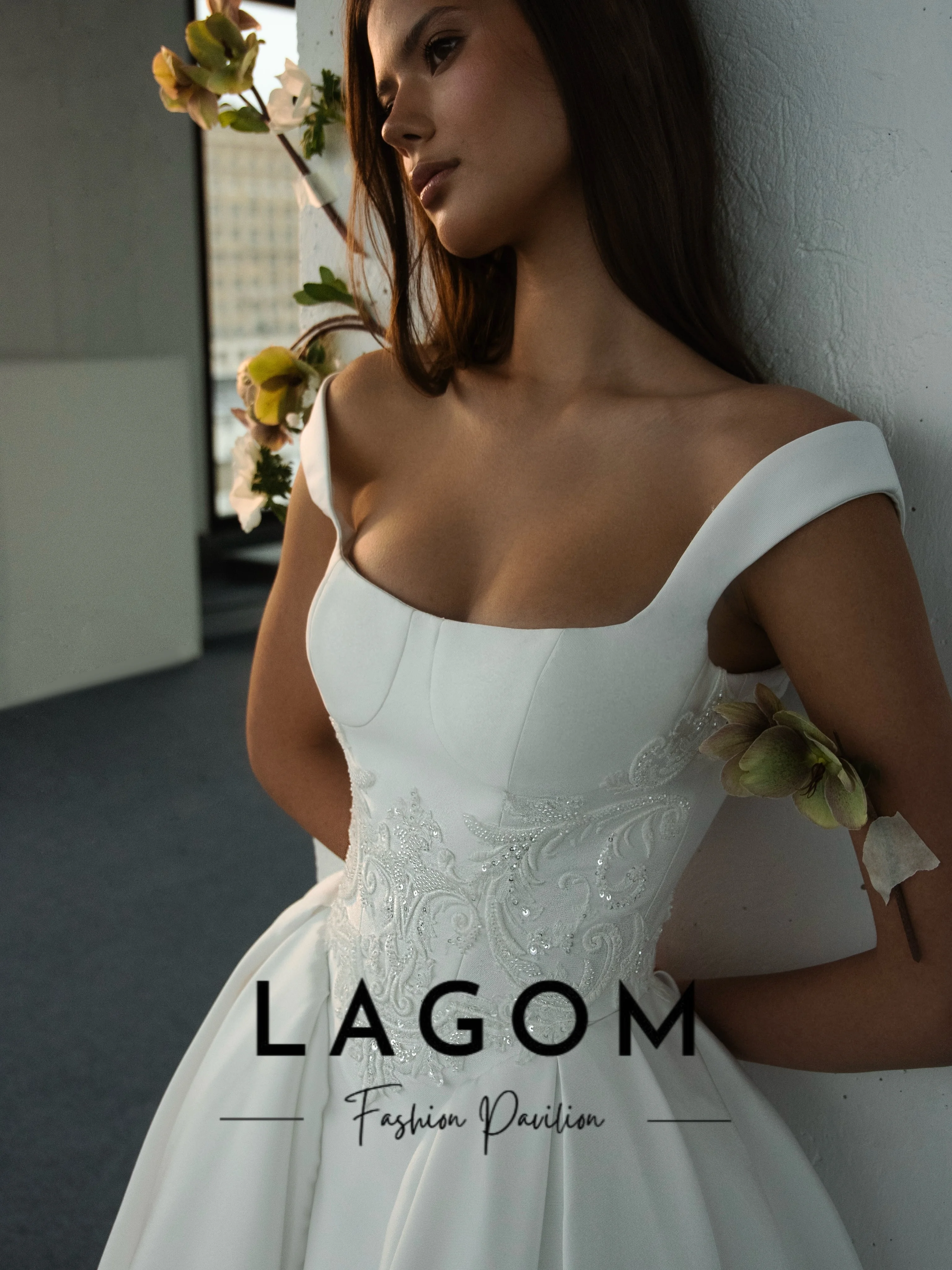 Фото Элегантное атласное свадебное платье Lagom с широкими бретелями, квадратным вырезом, силуэтом А-силуэта, открытой спиной, изысканное, на заказ. №2