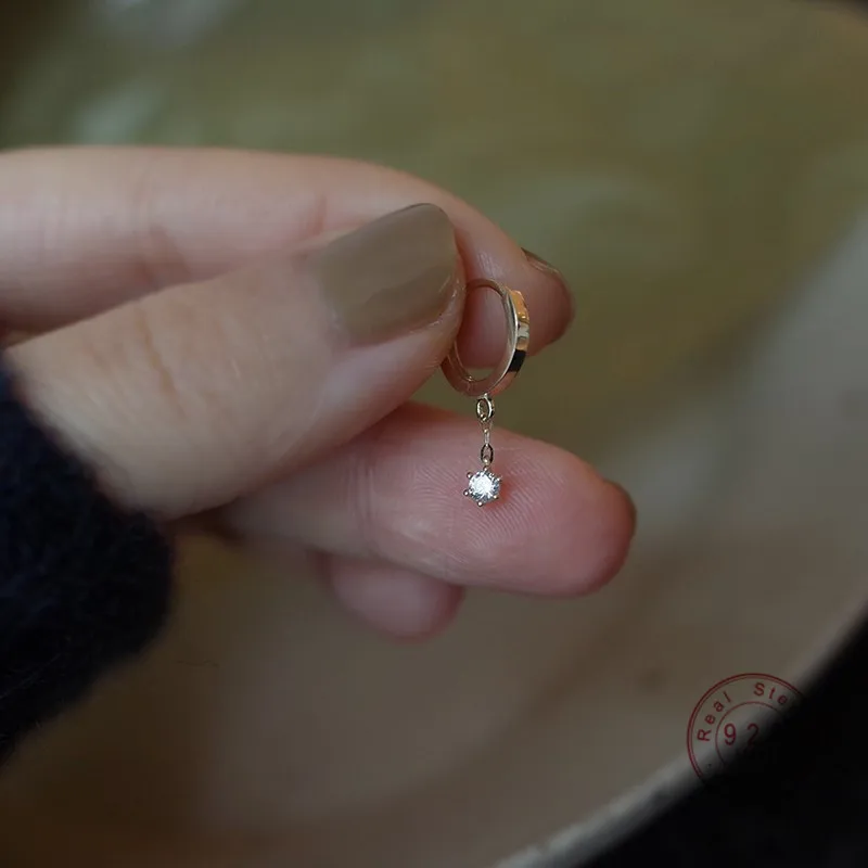 

Женские серьги-гвоздики из серебра 925 пробы с цирконом